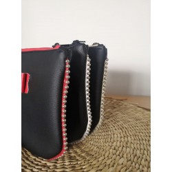 Trousse pochette L cloutée en similicuir noir nœud rouge Création artisanale