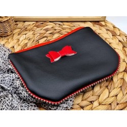 Trousse pochette L cloutée en similicuir noir nœud rouge Création artisanale