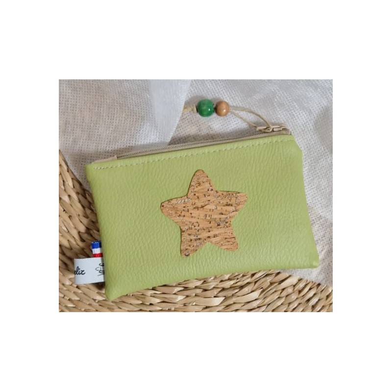 Portemonnaie TINA zippé en similicuir vert amande étoile liège Création artisanale fantaisie