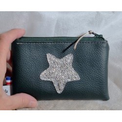 Portemonnaie TINA zippé en similicuir vert sapin étoile similicuir argenté Création artisanale fantaisie