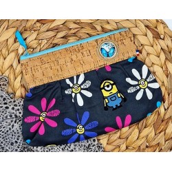 Trousse Pochette L en liège et coton thème Les Minions Création artisanale fantaisie