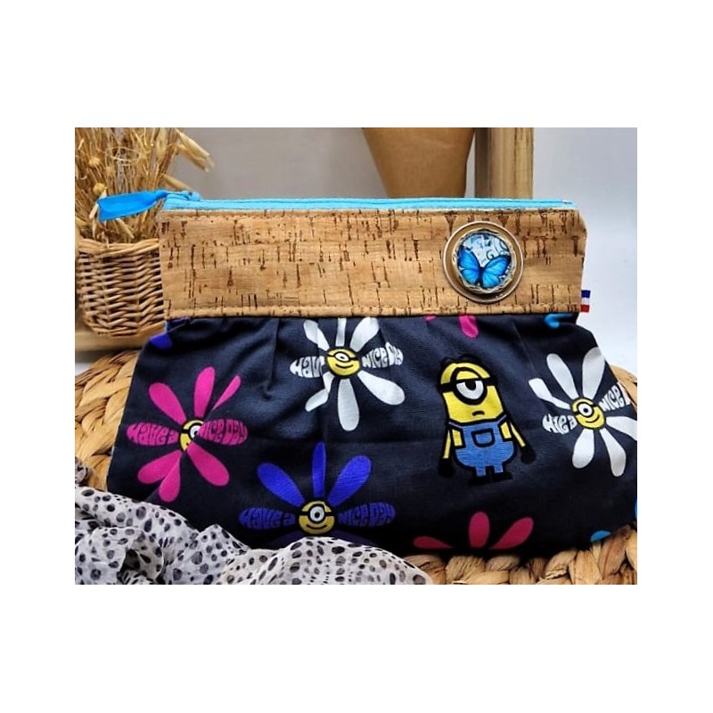 Trousse Pochette L en liège et coton thème Les Minions Création artisanale fantaisie